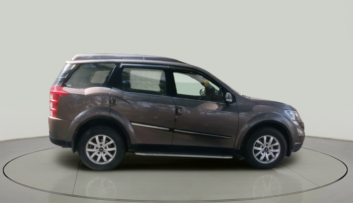 2017 Mahindra XUV500 W10 AT, Diesel, Automatic, 71,892 km, exterior