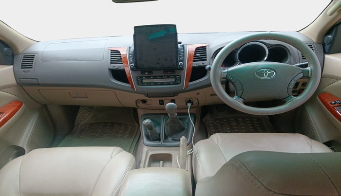 2010 Toyota Fortuner 3.0 4X4 MT, Diesel, Manual, 1,85,199 km, interior