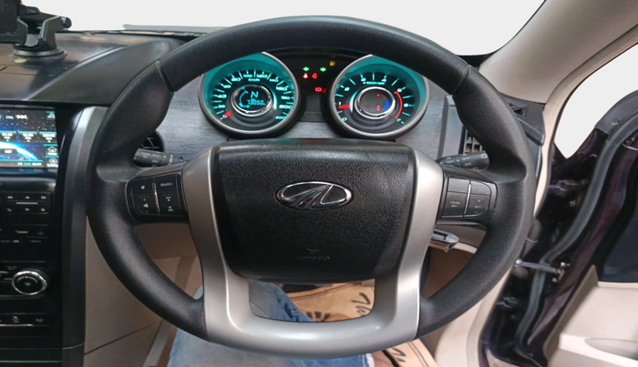 2017 Mahindra XUV500 W6, Diesel, Manual, 73,050 km, interior