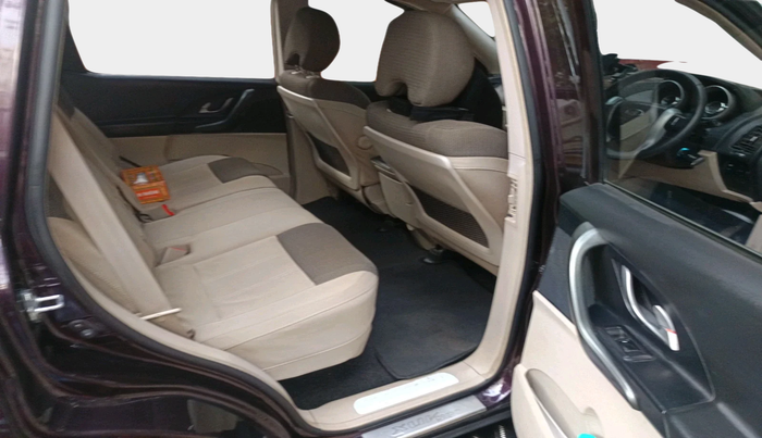 2017 Mahindra XUV500 W6, Diesel, Manual, 73,050 km, interior