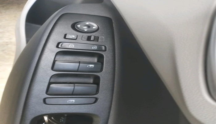 2025 Hyundai GRAND I10 NIOS Sportz (O) 1.2 Kappa AMT, Petrol, Automatic, 5,196 km, interior