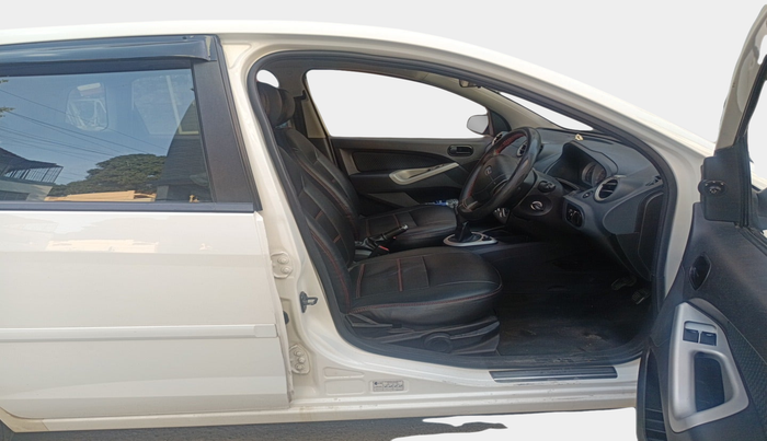 2013 Ford Figo TITANIUM 1.4 DIESEL, Diesel, Manual, 1,15,097 km, interior