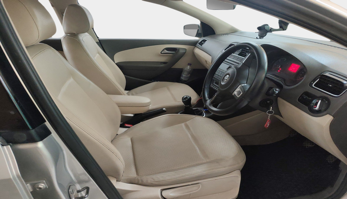 2013 Volkswagen Vento HIGHLINE DIESEL 1.6, Diesel, Manual, 1,52,589 km, interior