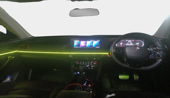 2024 Mahindra XUV700 AX 7 LUXURY P AT 7 STR, Petrol, Automatic, 16,850 km, interior