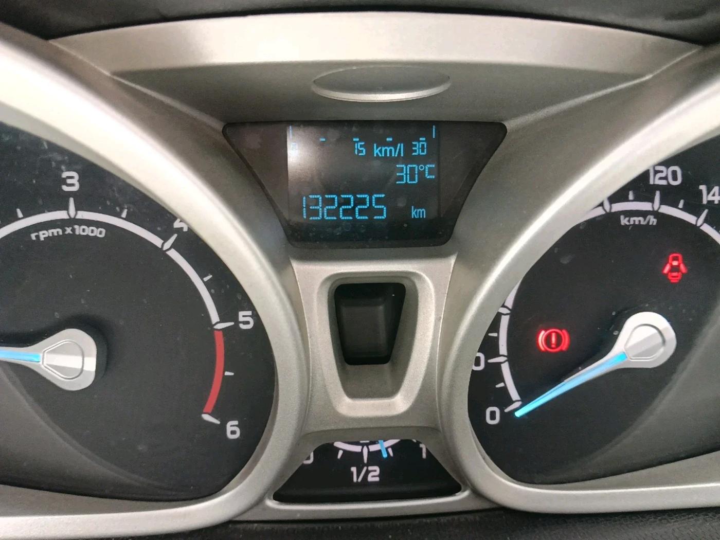 2013 Ford Ecosport TITANIUM 1.5L DIESEL (OPT), Diesel, Manual, 1,32,225 km, interior