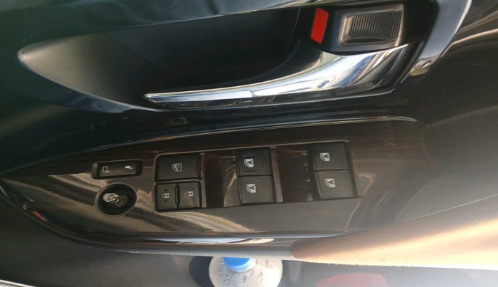 2016 Toyota Innova Crysta 2.8 ZX AT 7 STR, Diesel, Automatic, 1,11,572 km, interior