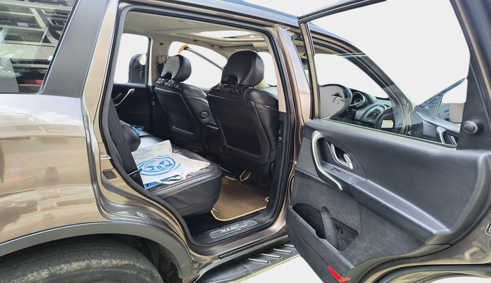 2017 Mahindra XUV500 W10 AT, Diesel, Automatic, 77,475 km, interior