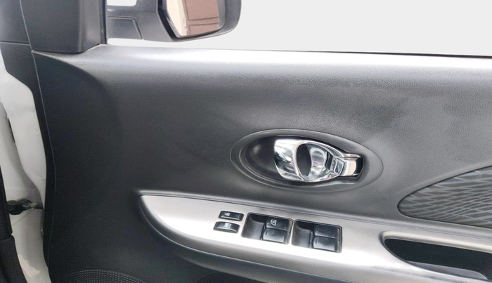 2017 Nissan Micra XV CVT, Petrol, Automatic, 73,852 km, interior