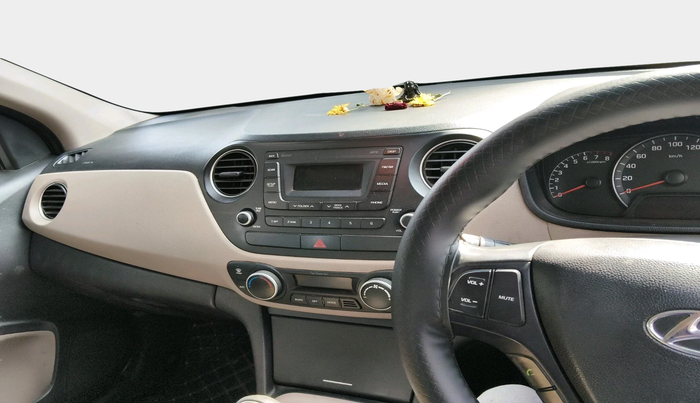 2016 Hyundai Xcent SX 1.2 (O), Petrol, Manual, 1,33,430 km, interior