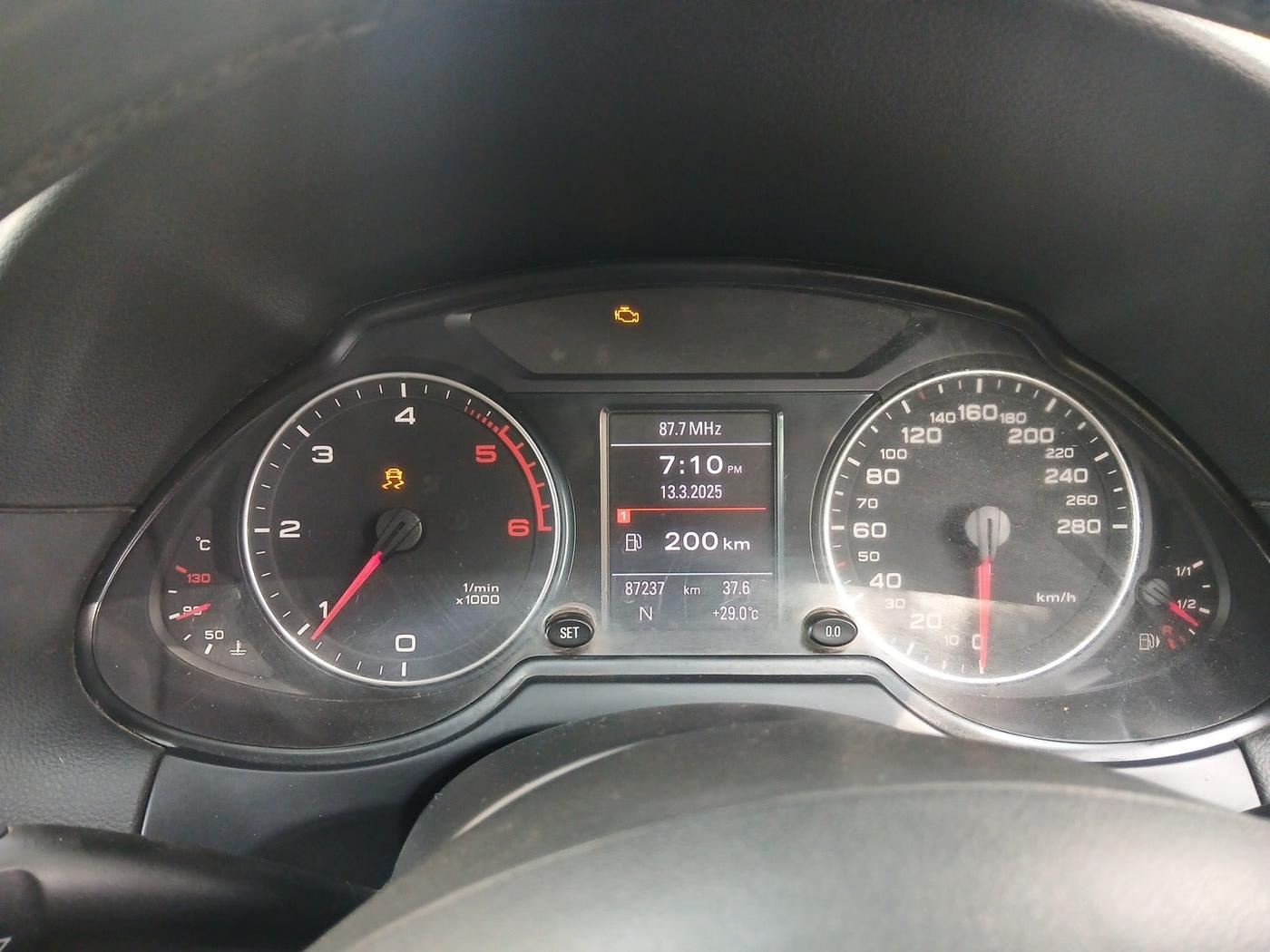 2011 Audi Q5 2.0 TDI QUATTRO, Diesel, Automatic, 87,237 km, interior