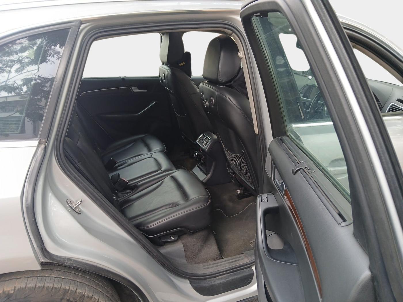 2011 Audi Q5 2.0 TDI QUATTRO, Diesel, Automatic, 87,237 km, interior