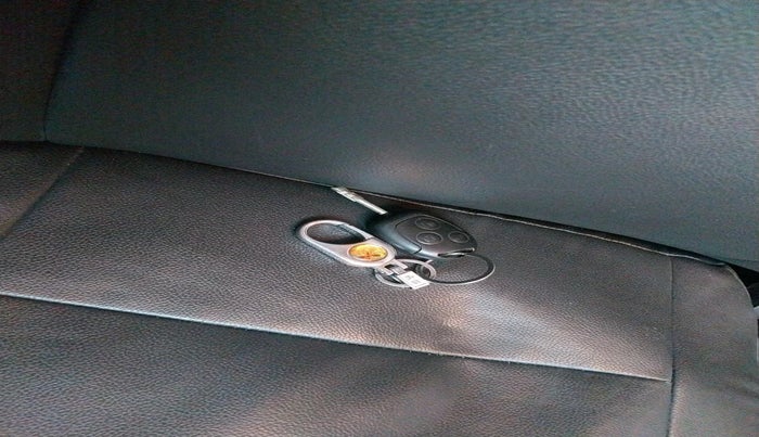 2013 Ford Figo TITANIUM 1.4 DIESEL, Diesel, Manual, 1,18,104 km, interior