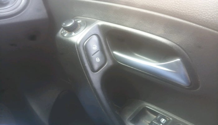 2018 Volkswagen Polo HIGHLINE1.5L, Diesel, Manual, 1,00,119 km, interior