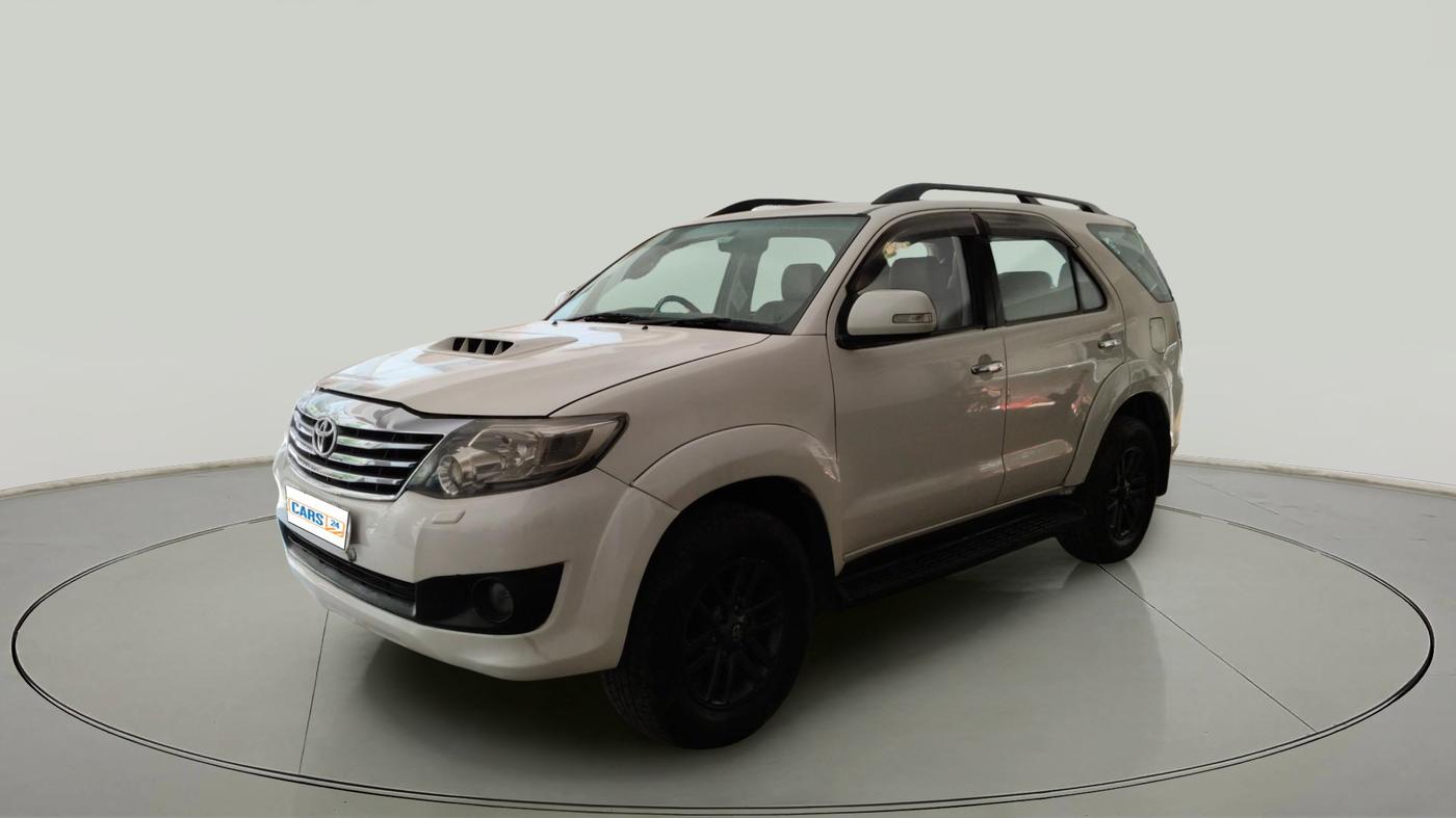 2013 Toyota Fortuner 3.0 4X2 AT, Diesel, Automatic, 2,66,858 km, exterior