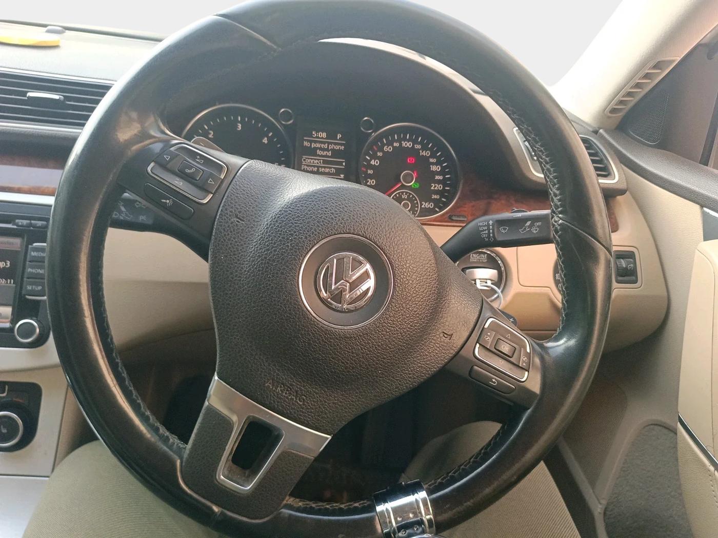 2012 Volkswagen Passat HIGHLINE DSG, Diesel, Automatic, 1,00,001 km, interior