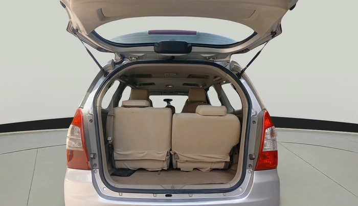 2014 Toyota Innova 2.5 GX 7 STR, Diesel, Manual, 98,887 km, exterior
