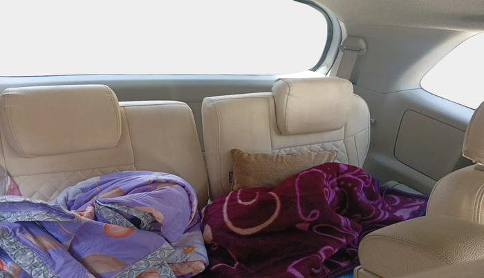 2014 Toyota Innova 2.5 GX 7 STR, Diesel, Manual, 98,887 km, interior