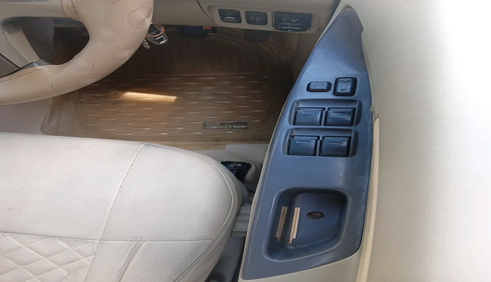 2014 Toyota Innova 2.5 GX 7 STR, Diesel, Manual, 98,887 km, interior