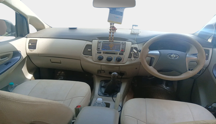 2014 Toyota Innova 2.5 GX 7 STR, Diesel, Manual, 98,887 km, interior