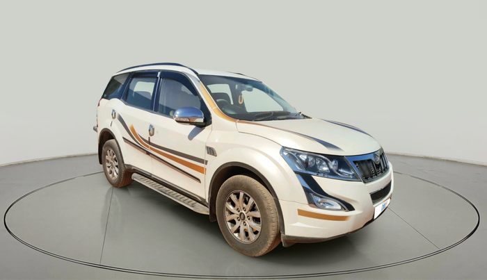 2016 Mahindra XUV500 W8, Diesel, Manual, 1,38,735 km, exterior