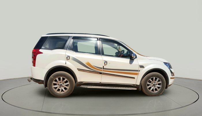 2016 Mahindra XUV500 W8, Diesel, Manual, 1,38,735 km, exterior