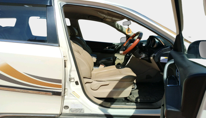 2016 Mahindra XUV500 W8, Diesel, Manual, 1,38,735 km, interior