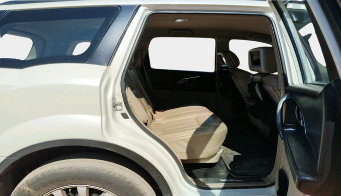 2016 Mahindra XUV500 W8, Diesel, Manual, 1,38,735 km, interior