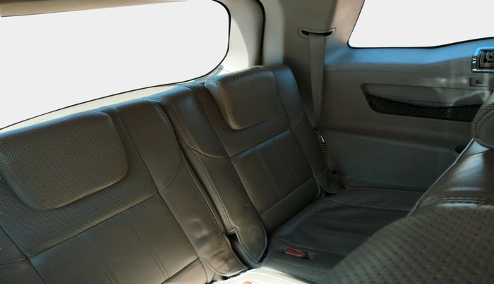 2016 Mahindra XUV500 W8, Diesel, Manual, 1,38,735 km, interior