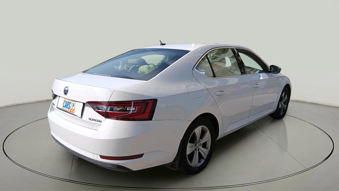 2016 Skoda Superb ELEGANCE 1.8 TSI AT, Petrol, Automatic, 1,60,407 km, exterior