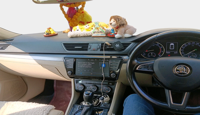 2016 Skoda Superb ELEGANCE 1.8 TSI AT, Petrol, Automatic, 1,60,407 km, interior