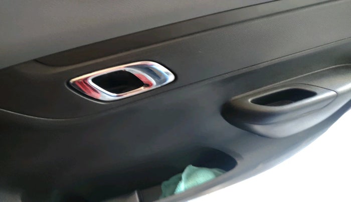 2020 Renault Kwid RXT 1.0 AMT (O), Petrol, Automatic, 42,124 km, interior