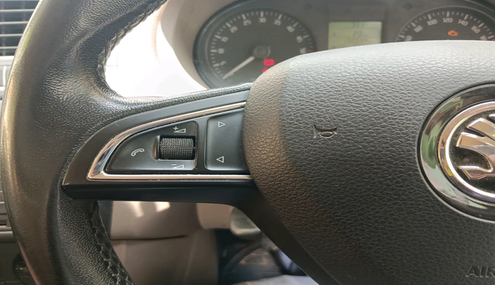 2013 Skoda Rapid AMBITION 1.6 TDI CR MT PLUS, Diesel, Manual, 1,32,034 km, interior