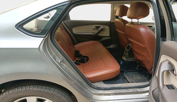 2013 Skoda Rapid AMBITION 1.6 TDI CR MT PLUS, Diesel, Manual, 1,32,034 km, interior