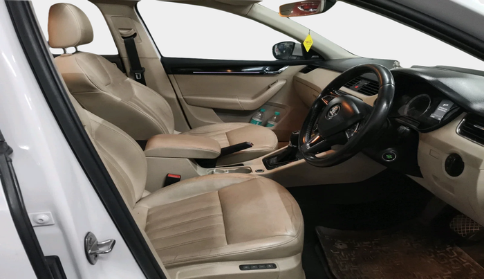 2018 Skoda Octavia 2.0 TDI L&K AT, Diesel, Automatic, 2,10,044 km, interior