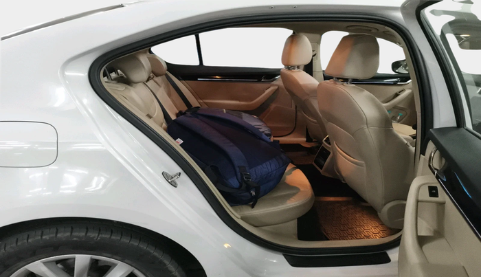 2018 Skoda Octavia 2.0 TDI L&K AT, Diesel, Automatic, 2,10,044 km, interior