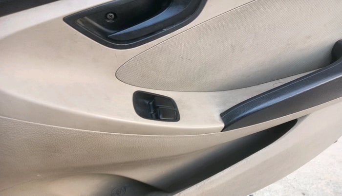 2012 Hyundai Eon MAGNA + LPG, Petrol, Manual, 65,968 km, interior