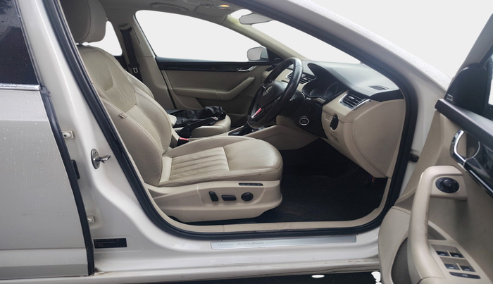 2017 Skoda Octavia L&K 1.8 TSI AT, Petrol, Automatic, 1,33,540 km, interior