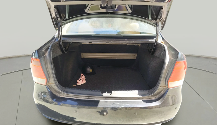 2010 Volkswagen Vento HIGHLINE 1.6 MPI, Petrol, Manual, 95,693 km, exterior