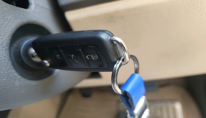 2010 Volkswagen Vento HIGHLINE 1.6 MPI, Petrol, Manual, 95,693 km, interior