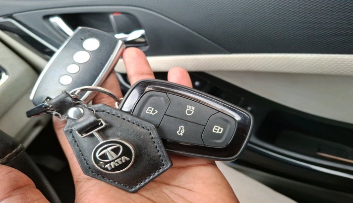 2020 Tata NEXON XZA PLUS PETROL, Petrol, Automatic, 37,749 km, interior