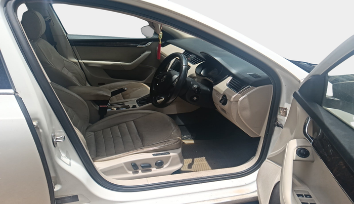 2015 Skoda Octavia ELEGANCE 1.8 TSI AT, Petrol, Automatic, 1,03,787 km, interior