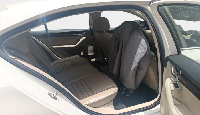2015 Skoda Octavia ELEGANCE 1.8 TSI AT, Petrol, Automatic, 1,03,787 km, interior