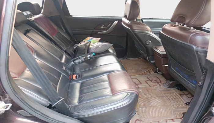 2013 Mahindra XUV500 W8, Diesel, Manual, 1,57,378 km, interior