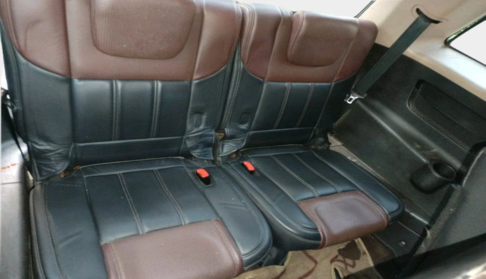 2013 Mahindra XUV500 W8, Diesel, Manual, 1,57,378 km, interior