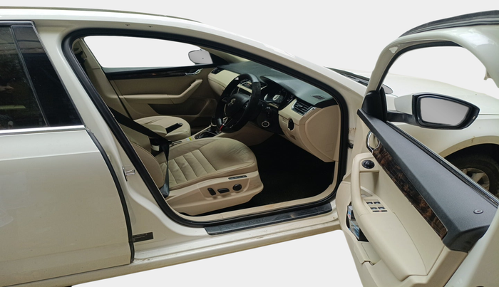 2016 Skoda Octavia STYLE PLUS AT 1.8 TSI, Petrol, Automatic, 69,103 km, interior