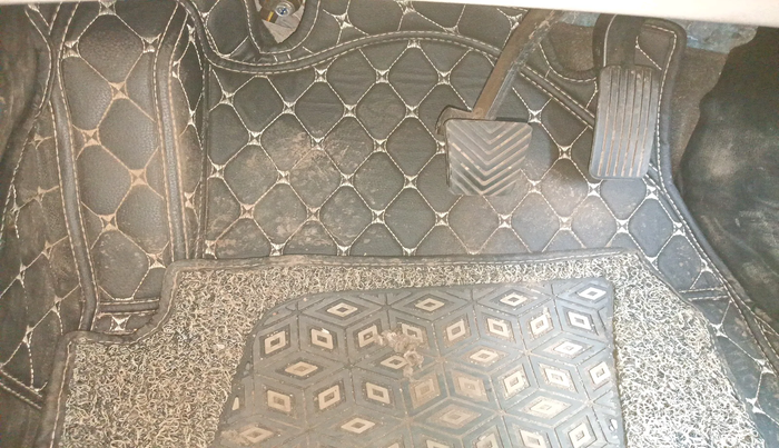 2023 KIA CARENS PRESTIGE PLUS 1.4 PETROL 7 STR, Petrol, Manual, 17,084 km, interior