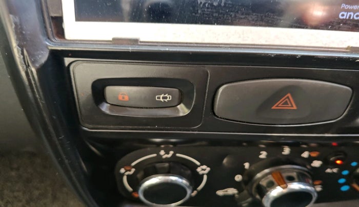 2014 Renault Duster 110 PS RXL ADVENTURE, Diesel, Manual, 1,08,869 km, interior