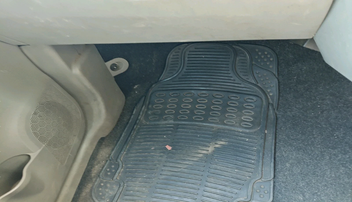 2016 Mahindra Kuv100 K8 6 STR, Petrol, Manual, 83,585 km, interior