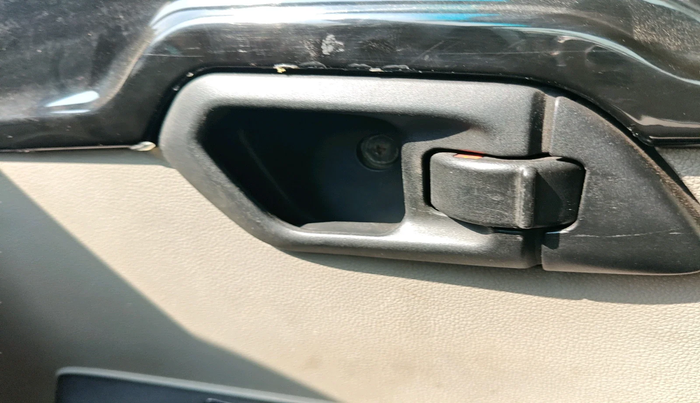 2016 Mahindra Kuv100 K8 6 STR, Petrol, Manual, 83,585 km, interior