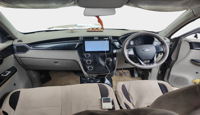 2016 Mahindra Kuv100 K2 6 STR, Petrol, Manual, 27,797 km, interior